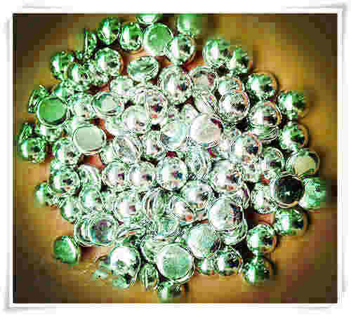 无铅焊锡球是焊接材料，光亮，无铅焊锡球是环保是一种焊接材料外观光亮圆球形